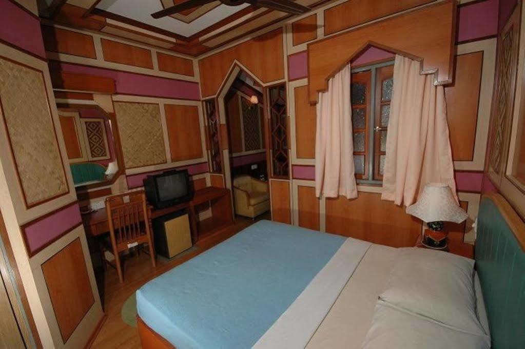 Shari La Island Resort Kampong Pasir Hantu Ngoại thất bức ảnh
